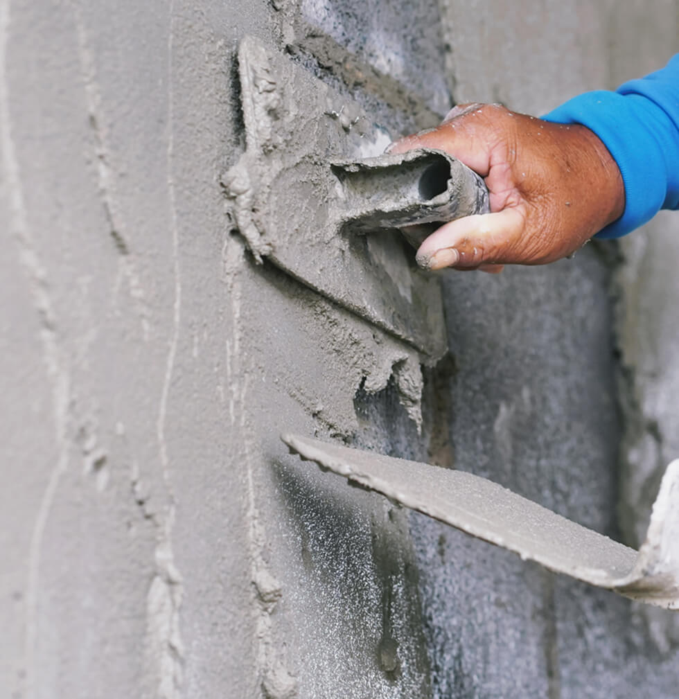 Handwerker Verputzt Wand Mit Kelle