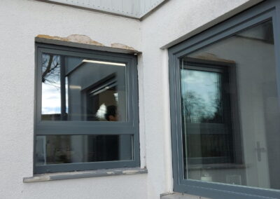 Neu Eingebaute Fenster An Hausfassade