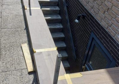 Neue Holzverkleidung An Außentreppe