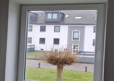 Neues Fenster Mit Blick Auf Wohngebäude