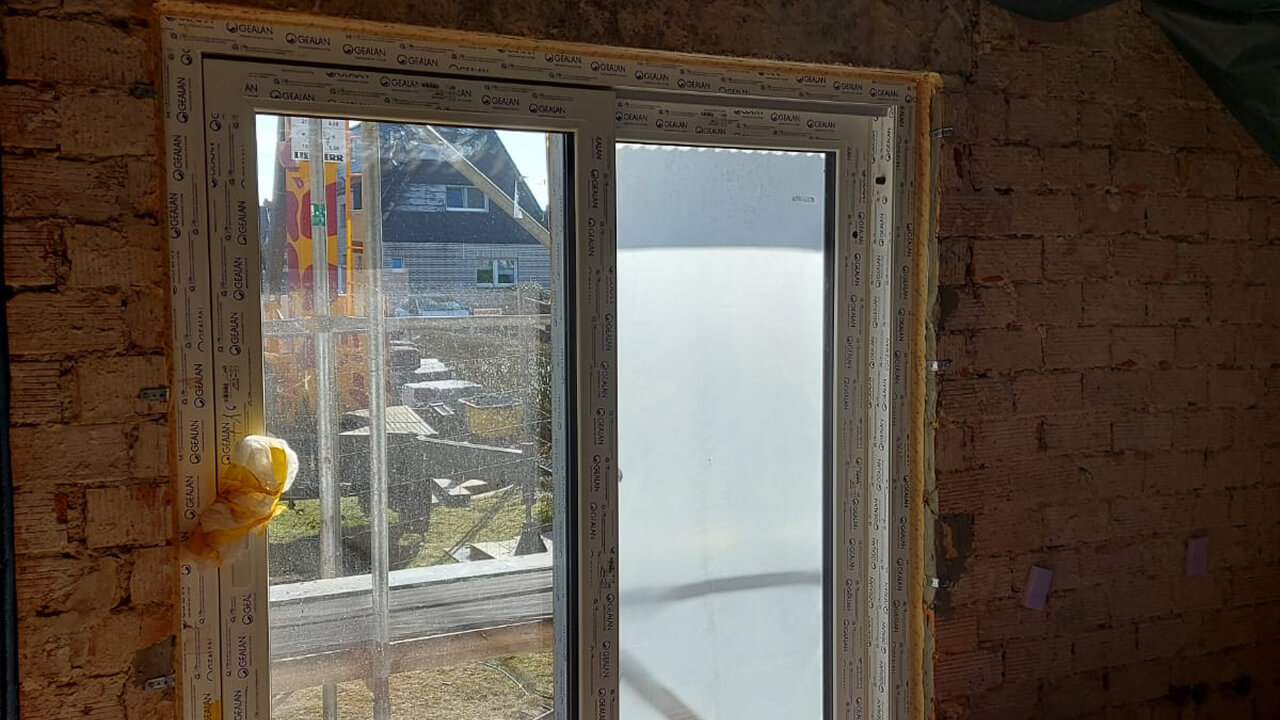 Neues Kunststofffenster In Rohbau Eingesetzt